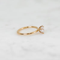 Adele-1_00-rodguld-forlovningsring-1