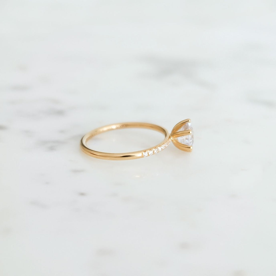 Ernst Forssell Collectées Adèle 1,00 ct Förlovningsring med sidostenar
