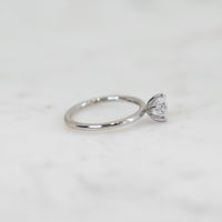 Adele-1_00-vitguld-forlovningsring-1