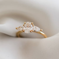 Allison-0_80-0_25-oval-pear-trestensring