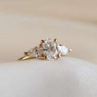 Allison-0_80-0_25-oval-pear-trestensring