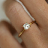 Blanche Cushion Cut 0,60 ct Förlovningsring
