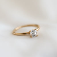 Blanche Cushion Cut 0,60 ct Förlovningsring