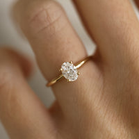 Ernst Forssell Collectées Claire Oval Cut 0,60 ct Förlovningsring