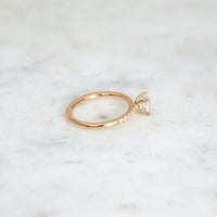Claire-oval-cut-0_60-rodguld-sidostensring