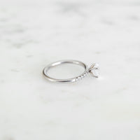 Claire-oval-cut-0,60-vitguld-sidostensring
