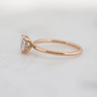 Claire oval cut 0,60ct hidden halo rödguld