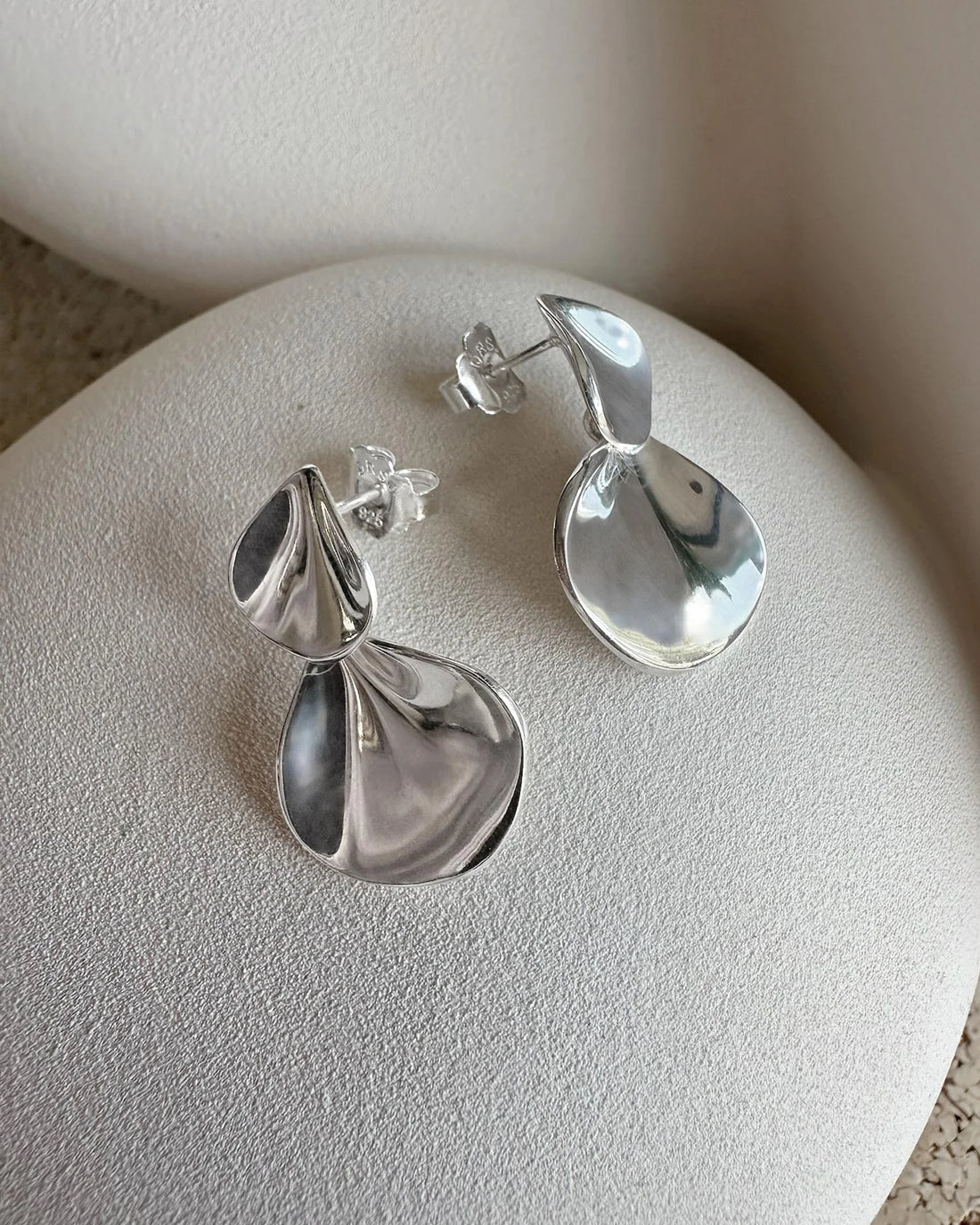 Drakenberg Sjölin Hortensia Earrings Silver