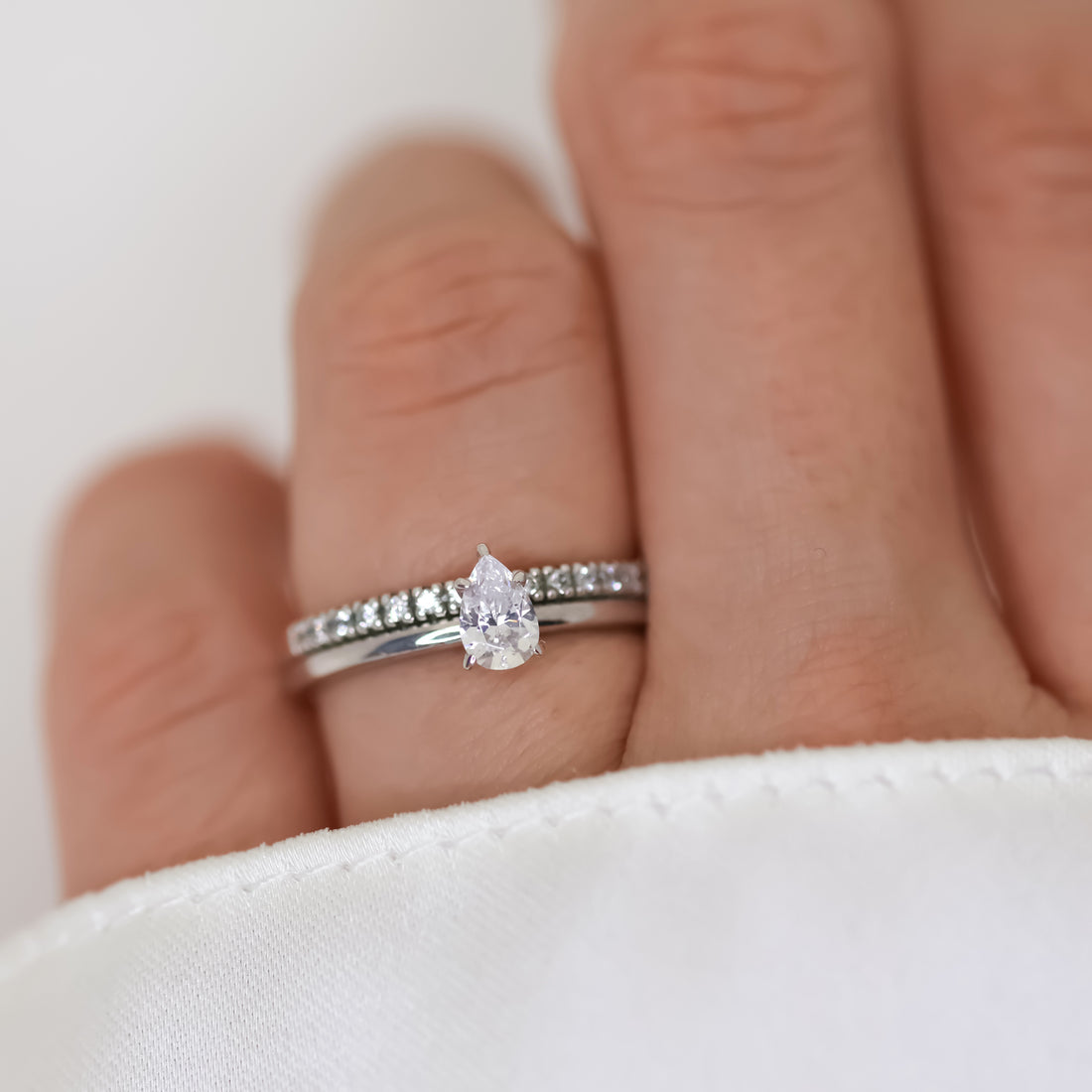 Ernst Forssell Collectées Lucie Pear Cut 0,40 ct Förlovningsring