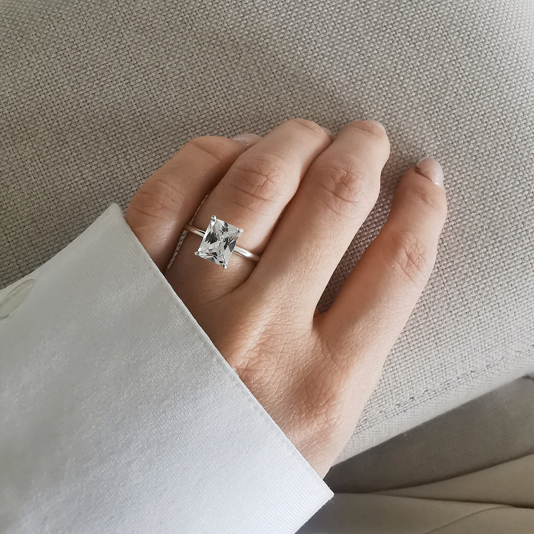 Kate-radiant-cut-vitguld-forlovningsring