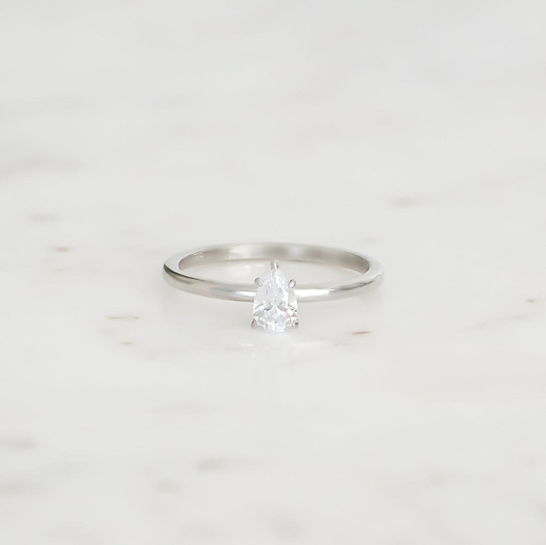 Ernst Forssell Collectées Lucie Pear Cut 0,40 ct Förlovningsring