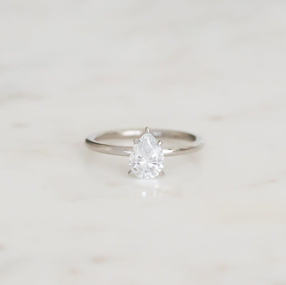 Ernst Forssell Collectées Lucie Pear Cut 1,10 ct Förlovningsring