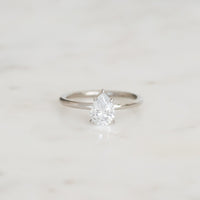 Ernst Forssell Collectées Lucie Pear Cut 1,10 ct Förlovningsring