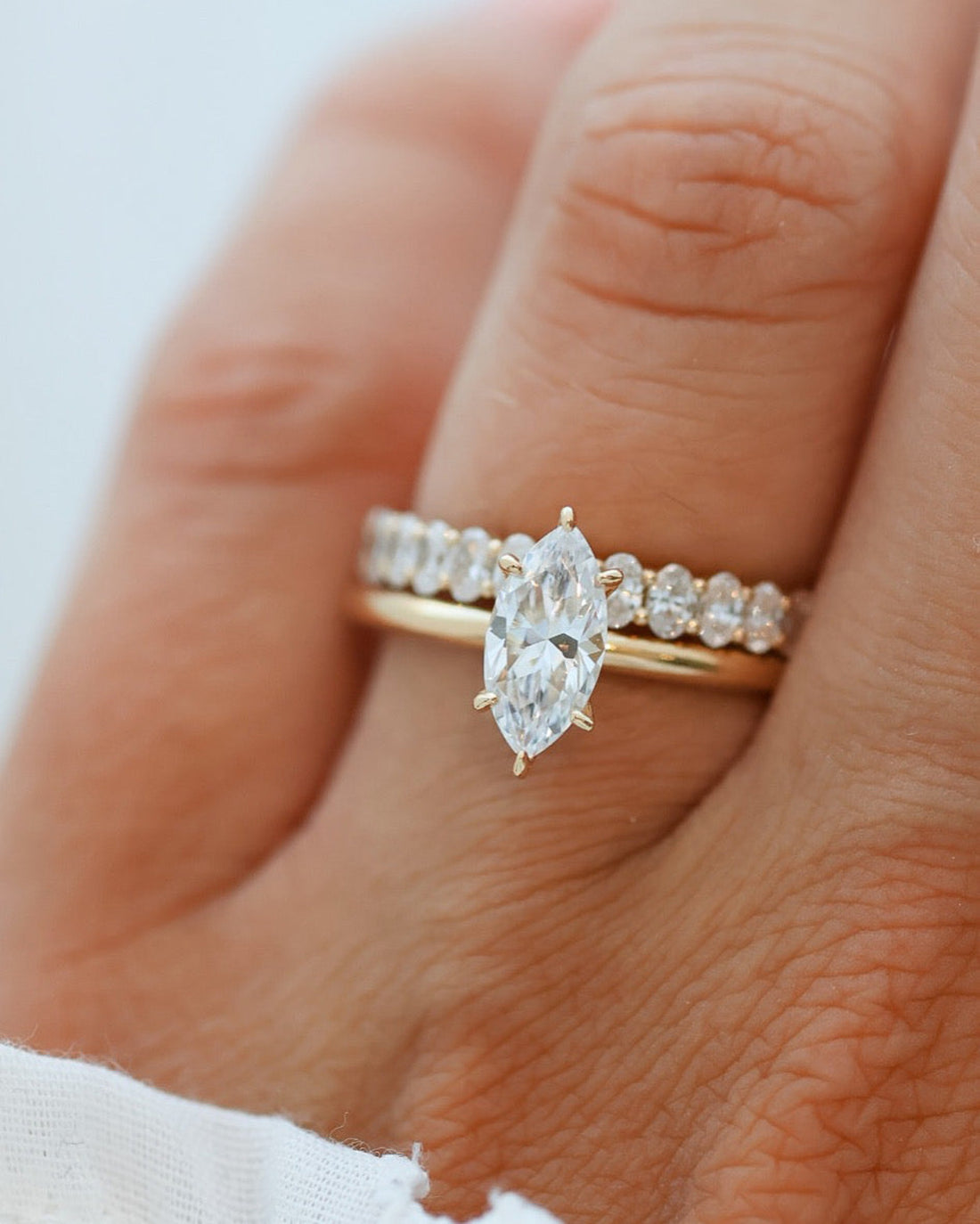 Madison Marquise Cut 1,00 ct med Cleo Alliansring i 18K Rödguld