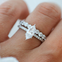 Madison Marquise 1,00 ct med sidostenar med Petite Cherie 0,08 ct i 18K Vitguld