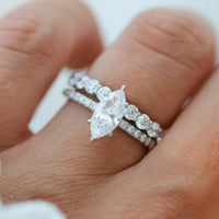 Madison Marquise 1,00 ct med sidostenar med Petite Cherie 0,08 ct i 18K Vitguld