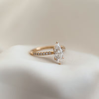 Madison Marquise Cut 1,00 ct Förlovningsring med sidostenar