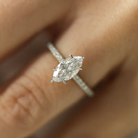 Ernst Forssell Collectées Madison Marquise Cut 1,00 ct Förlovningsring med sidostenar