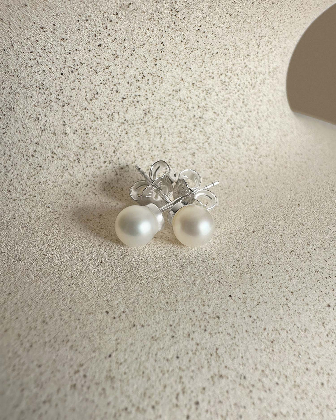 Drakenberg Sjölin Petite Pearl Single Studs Silver