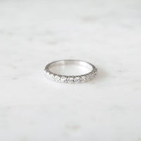 Petite-cherie-halvallians-vigselring