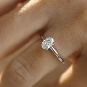 Ernst Forssell Collectées Claire Oval Cut 0,60 ct Förlovningsring