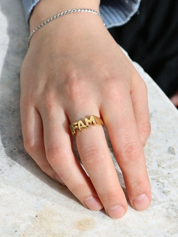 fam-ring-gold-maria-black