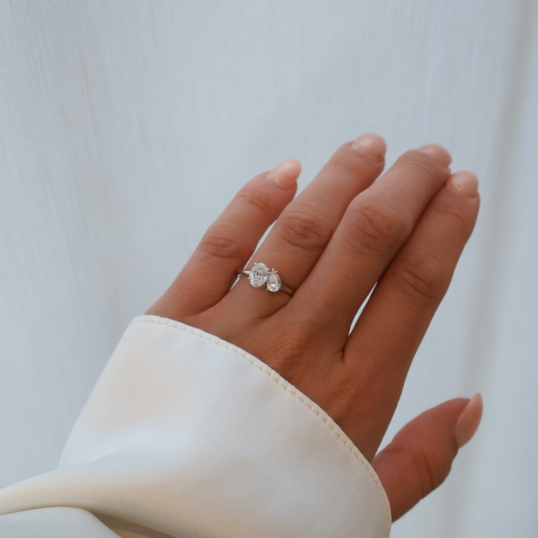 Faye 1,00 ct Toi et Moi Förlovningsring i 18K återvunnet vitguld