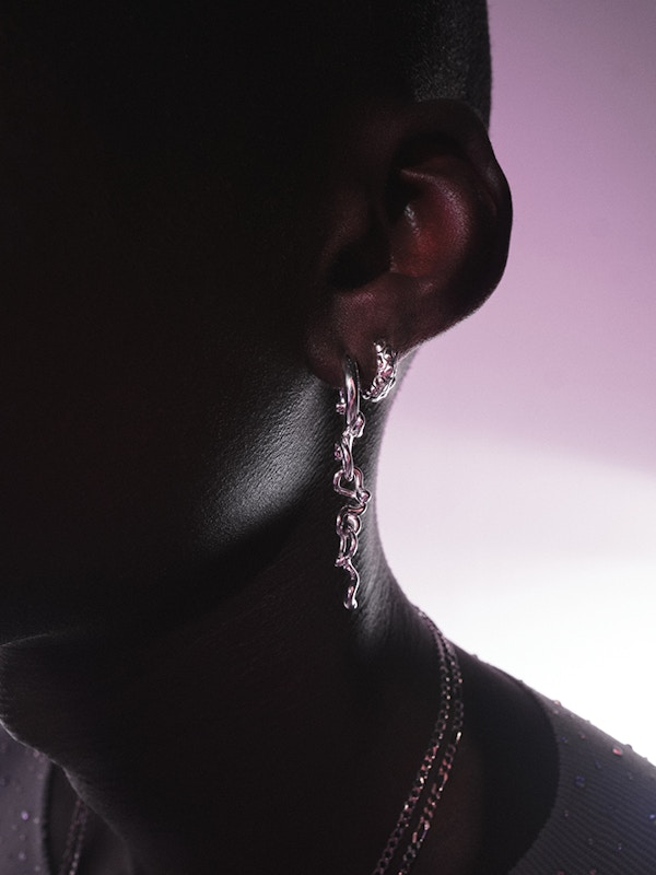 hot-lips-8-huggie-silver-maria-black