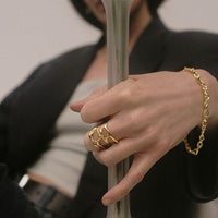 Maria Black Iris Ring Gold