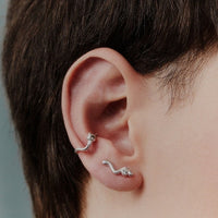 nora-crawler-earring-silver-maria-black