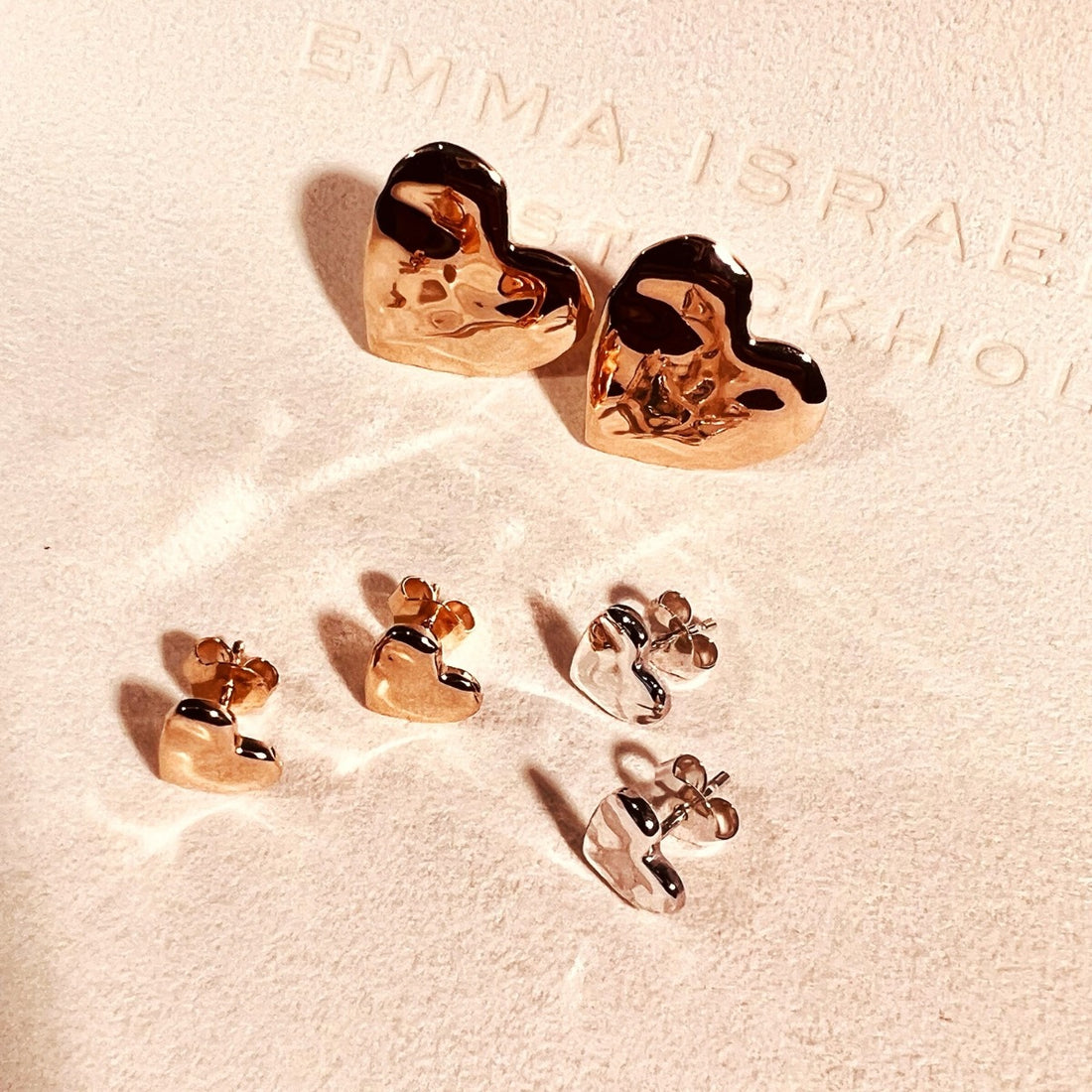 organic-heart-mini-earrings-gold-emma-israelsson