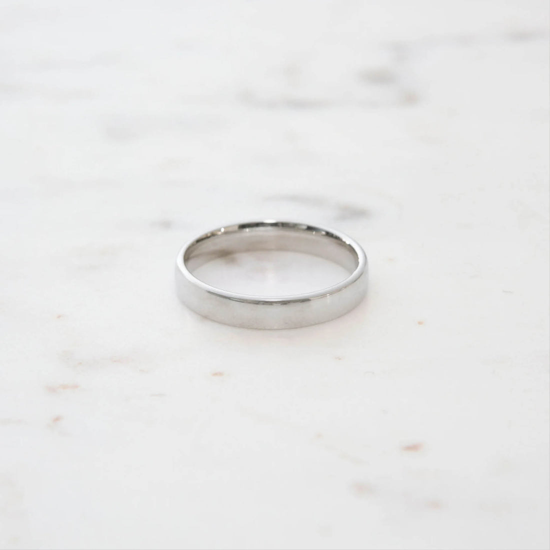 Loic-4mm-vitguld-förlovningsring-collectees