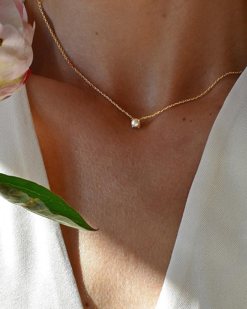 Petite-Pearl-necklace-gold