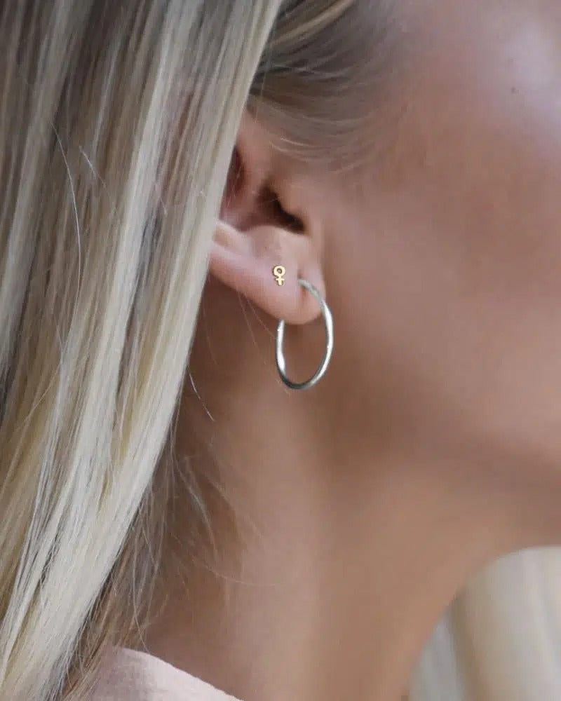 Women-Unite-drop-studs-gold-drakenberg-sjölin