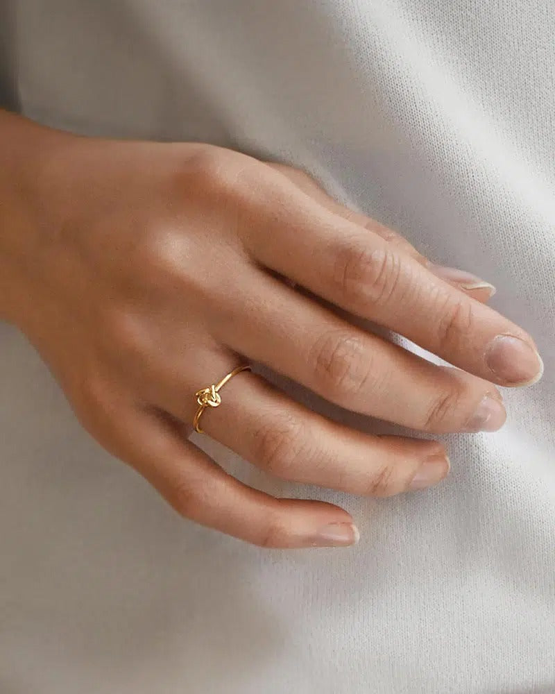 Drakenberg Sjölin Le Knot Drop Ring Gold