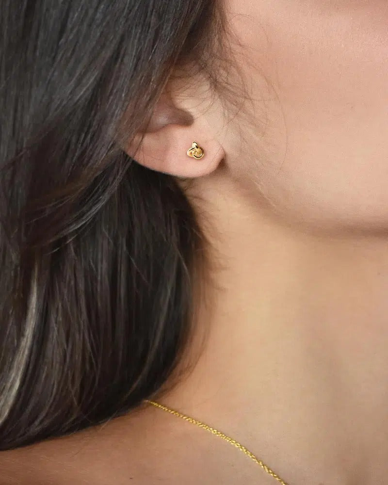 le-knot-drop-studs-gold