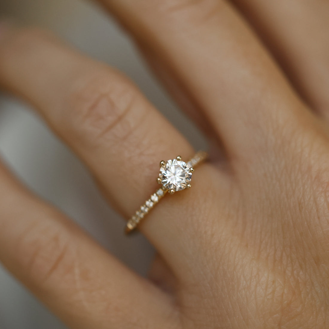 Ernst Forssell Collectées Adèle 0,70 ct Förlovningsring med sidostenar