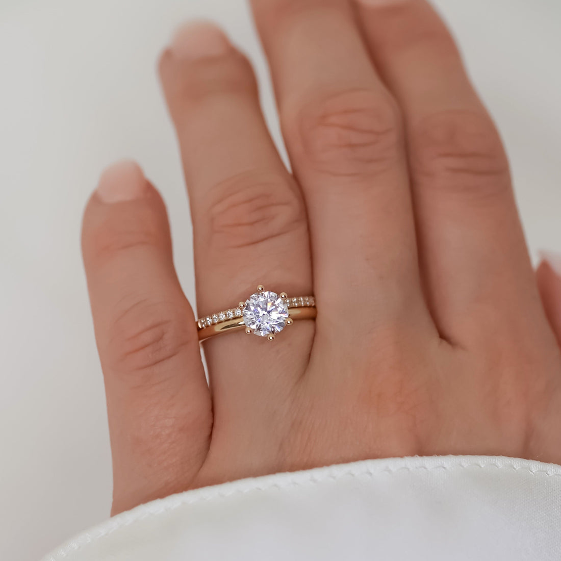 Adele-1.25ct-forlovningsring-solitarring-rodguld-bella-1_8-alliansring