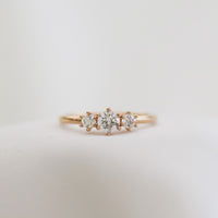 Adele-trestensring-0_35-rodguld-forlovningsring-