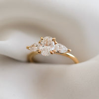 Allison-0_80-0_25-oval-pear-trestensring