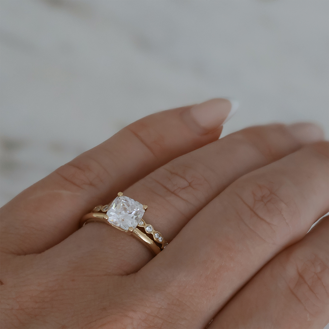 Blanche-cushion-cut-rodguld-forlovningsring
