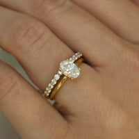 Claire Oval Cut Förlovningsring