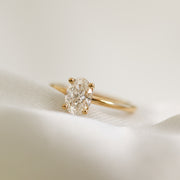 Claire Oval Cut 0,80 ct Förlovningsring