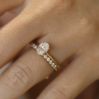 Claire Oval Cut Förlovningsring