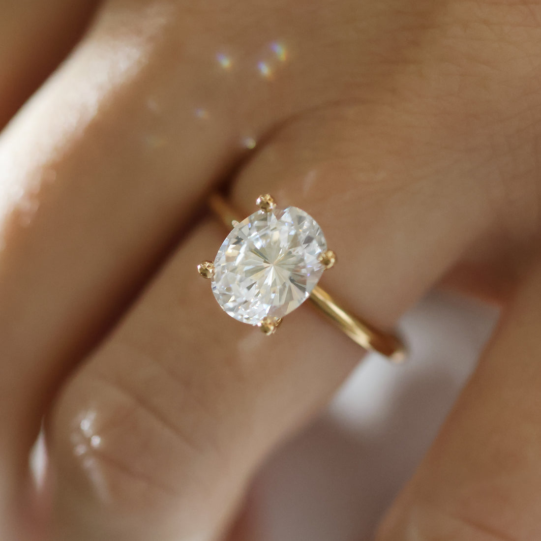 Clarie-oval-cut-3-00-rodguld-forlovningsring