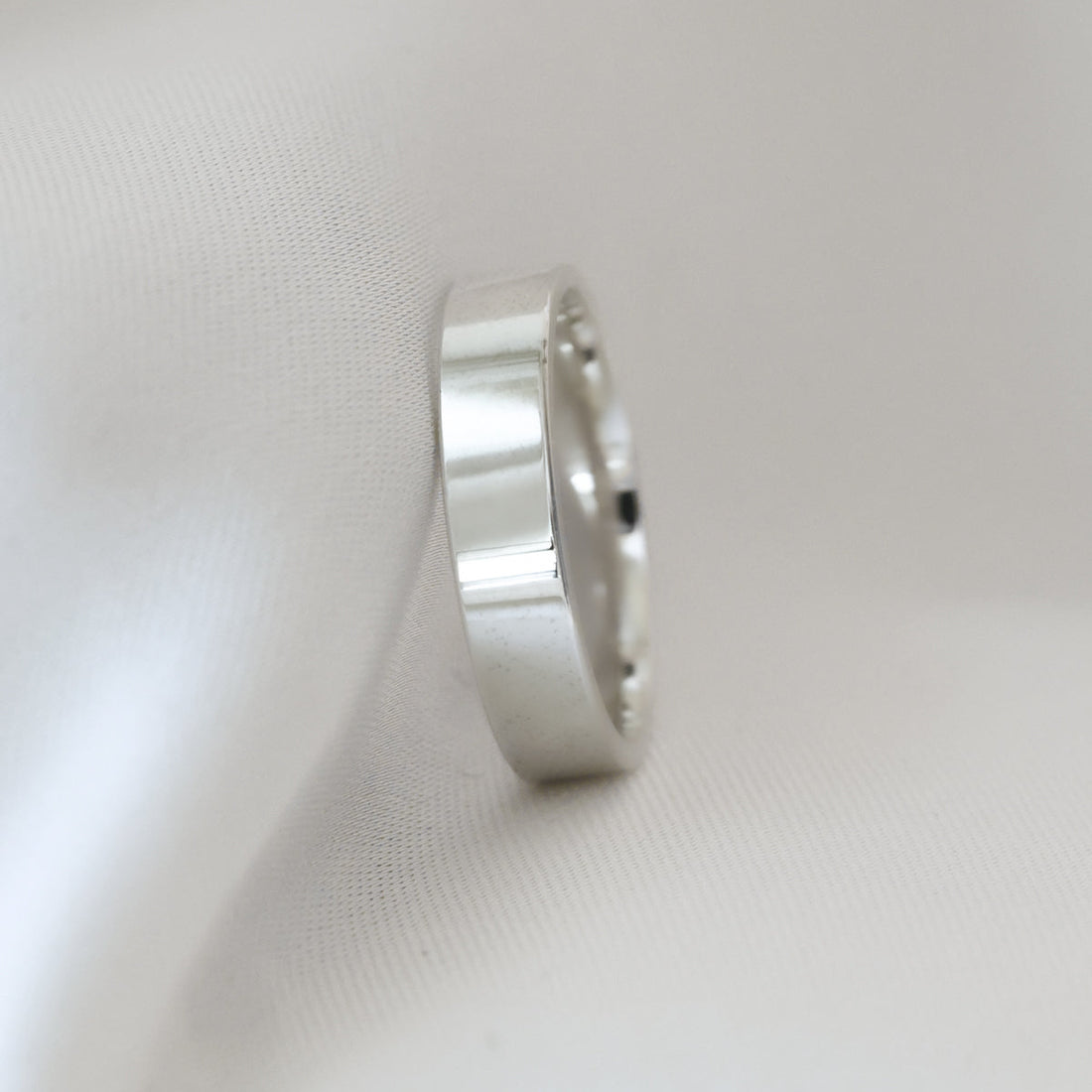 Dorian-5mm-vitguld-forlovningsring