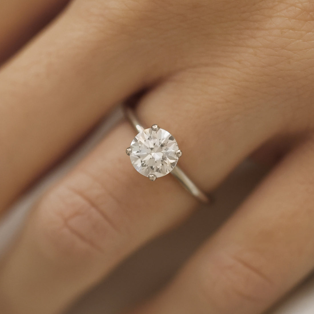 Florens-1_50-vitguld-forlovningsring-5