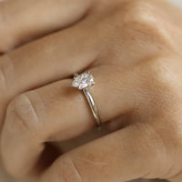 Ernst Forssell Collectées Lucie Pear Cut 0,70 ct Förlovningsring