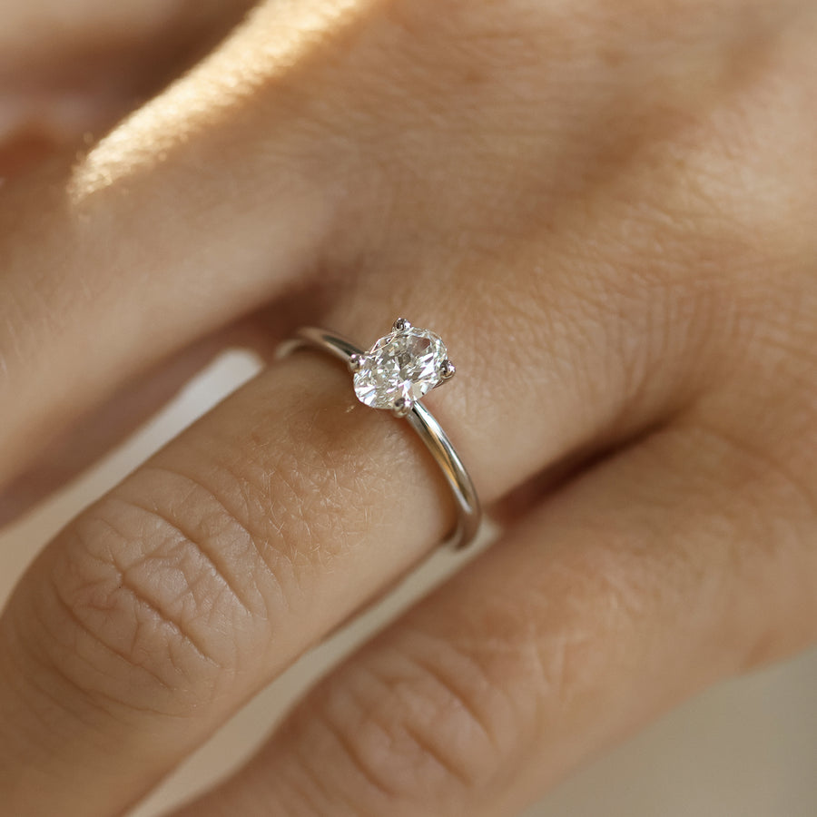 Ernst Forssell Collectées Claire Oval Cut 0,60 ct Förlovningsring