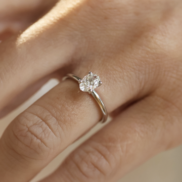 Ernst Forssell Collectées Claire Oval Cut 0,60 ct Förlovningsring